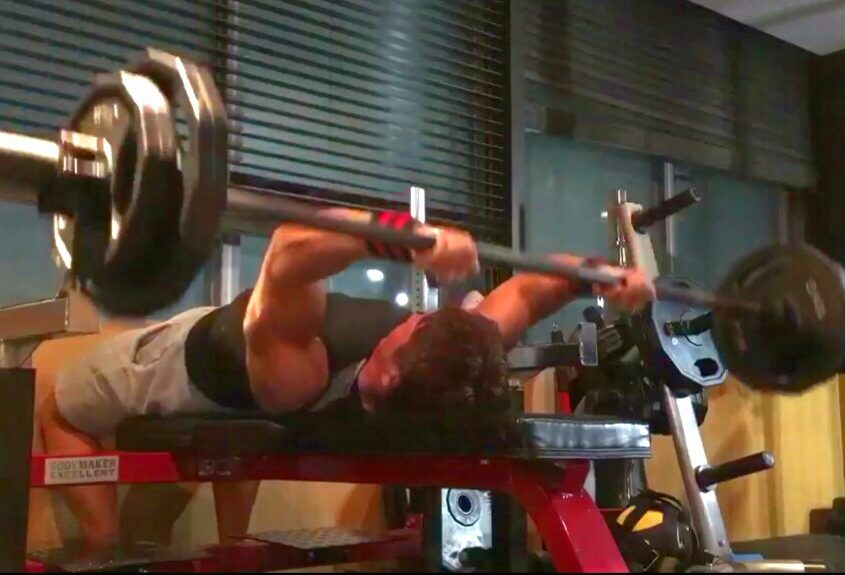 ライイングトライセプスエクステンション